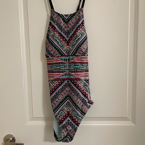 Mossimo Women's High Neck Strappy Back One Piece Swimsuit NWT Multi Berry Tribal - Picture 3 of 5